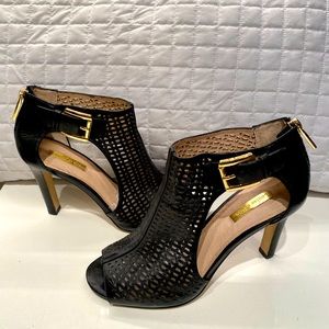 Peep toe perforated black heel